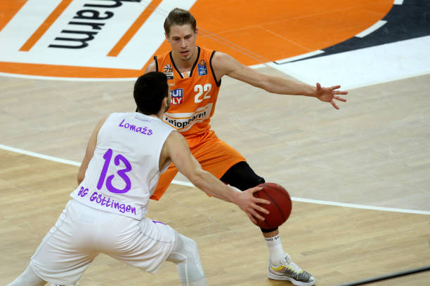 一个可参考 一个可参考