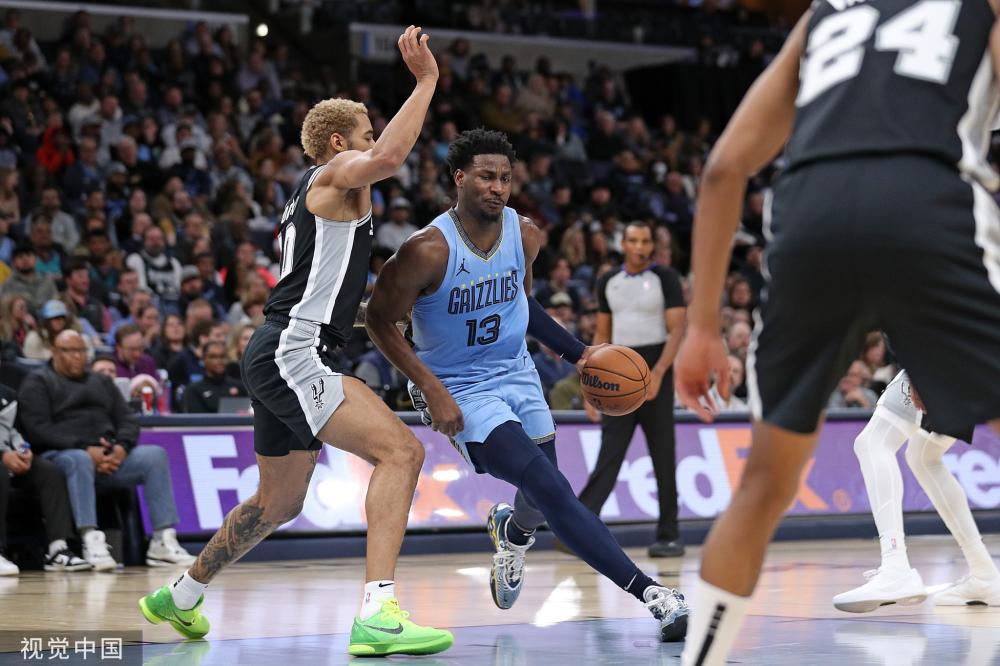 球迷们翘首 球迷们翘首