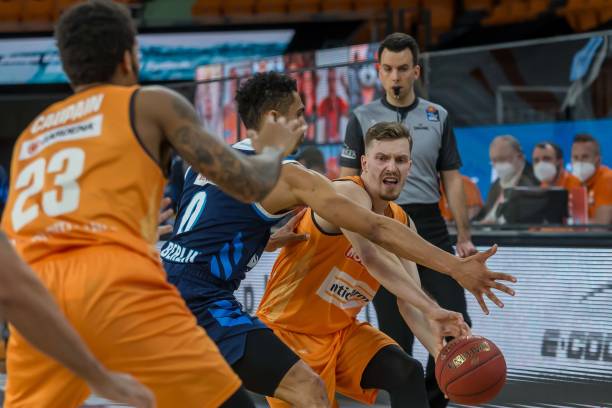 在首轮比赛 在首轮比赛