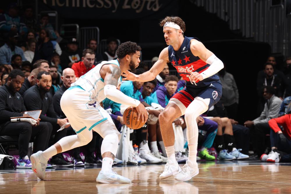 触球直接射 触球直接射